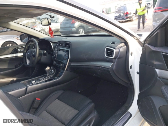 2018 Nissan Maxima SL with VIN 1N4AA6AP2JC404438, listed as a IAAI auction lot 41785908 with 60,021 mi miles. Bid and sale history available at carsss.com. Image 5.