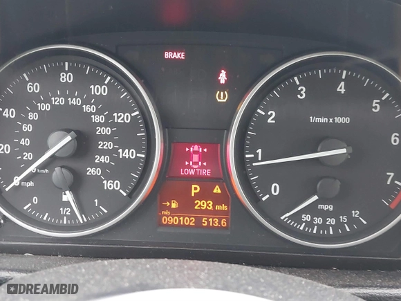 2014 BMW X1 sDrive28i with VIN WBAVM1C58EVW48622, listed as a IAAI auction lot 41531855 with 90,102 mi miles. Bid and sale history available at carsss.com. Image 7.