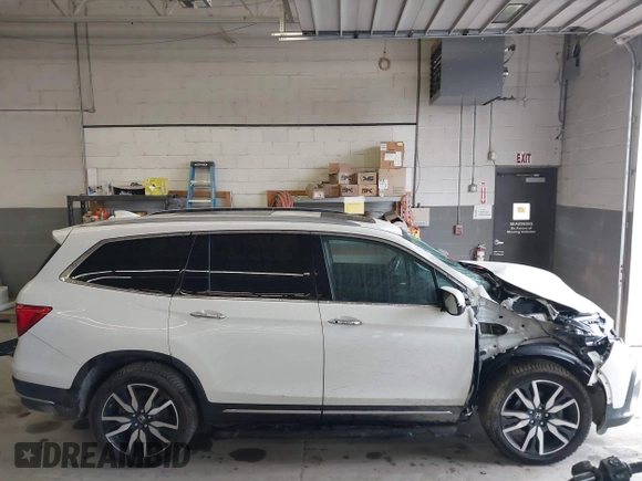 2019 Honda Pilot Elite with VIN 5FNYF6H08KB054725, listed as a IAAI auction lot 40496860 with 91,284 mi miles and . Bid and sale history available at DreamBid. Image 14.