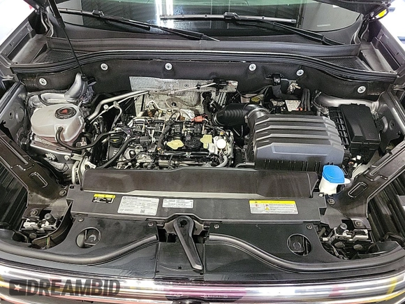 2024 Volkswagen Atlas SE z VIN 1V2HR2CA9RC558223, wystawiony jako IAAI lot #42734557 z przebiegiem 22 426 mil mil oraz . Historia ofert i sprzedaży dostępna na DreamBid. Obrazek 2.