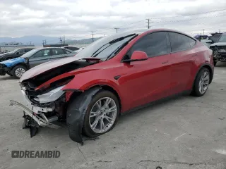 2024 Tesla Model Y Long Range z VIN 7SAYGDEE5RA251895, wystawiony jako Copart lot #50180245 z przebiegiem 14 199 mil mil oraz Szkoda całkowita • Salvage title. Historia ofert i sprzedaży dostępna na DreamBid. Obrazek 1.