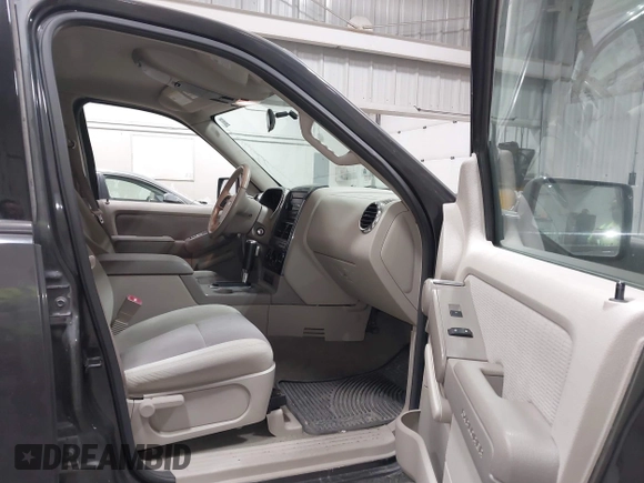 2007 Ford Explorer XLT with VIN 1FMEU73E27UB19323, listed as a IAAI auction lot 41667251 with 194,262 mi miles. Bid and sale history available at carsss.com. Image 5.