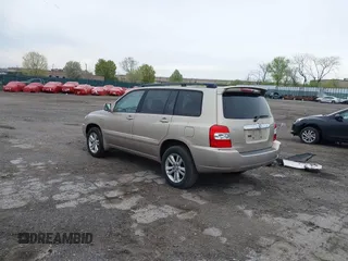 2006 Toyota Highlander Hybrid with VIN JTEEW21AX60007243, listed as a IAAI auction lot 42032134 with 154,901 mi miles. Bid and sale history available at carsss.com. Image 3.