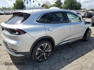 2024 VinFast VF 8 Plus z VIN RLLV1AFA3RH008297, wystawiony jako Copart lot #50979855 z przebiegiem 931 mil mil oraz Szkoda całkowita • Salvage title. Historia ofert i sprzedaży dostępna na DreamBid. Obrazek 3.