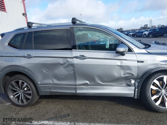2020 Volkswagen Tiguan SEL Premium R-Line with VIN 3VV4B7AX3LM026062, listed as a IAAI auction lot 41590875 with 50,036 mi miles. Bid and sale history available at carsss.com. Image 14.