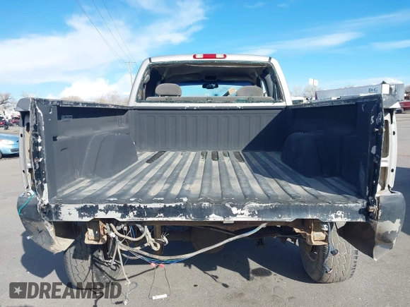 2005 Chevrolet Silverado 1500 Z71 z VIN 1GCEK19B35Z150360, wystawiony jako IAAI lot #41923111 z przebiegiem Nie podano mil oraz . Historia ofert i sprzedaży dostępna na DreamBid. Obrazek 16.