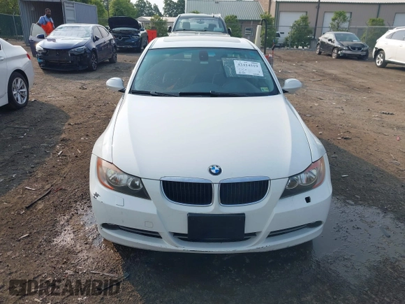 2008 BMW 3 Series 328xi с VIN WBAVC93578K042901, выставлен на аукционе IAAI как лот 42414519 с пробегом 157 959 миль миль и . История ставок и продаж доступна на DreamBid. Изображение 13.