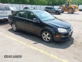 2008 Volkswagen Jetta SE with VIN 3VWRZ71K18M160304, listed as a IAAI auction lot 42484836 with 185,592 mi miles and . Bid and sale history available at DreamBid. Image 1.