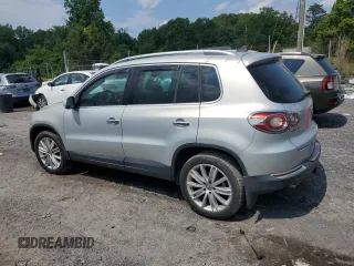 2011 Volkswagen Tiguan SEL z VIN WVGBV7AX4BW534922, wystawiony jako Copart lot #60486775 z przebiegiem Nie podano mil oraz Czysty tytuł • Clean title. Historia ofert i sprzedaży dostępna na DreamBid. Obrazek 2.