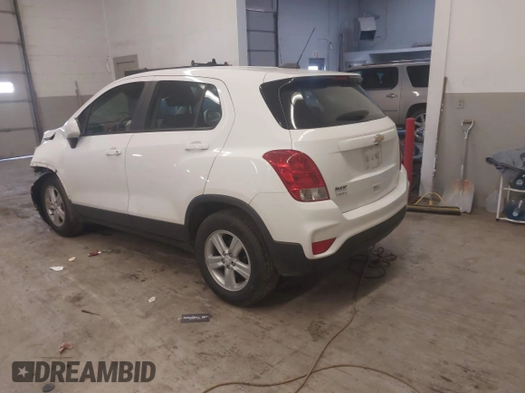 2020 Chevrolet Trax LS with VIN KL7CJKSB2LB093520, listed as a IAAI auction lot 41976707 with 37,933 mi miles and . Bid and sale history available at carsss.com. Image 3.