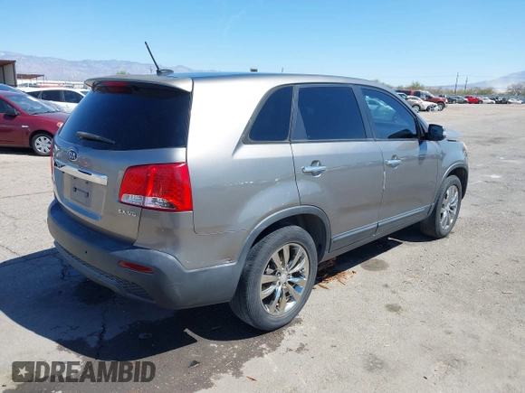 2011 Kia Sorento EX with VIN 5XYKU4A21BG027581, listed as a IAAI auction lot 41818445 with 81,354 mi miles. Bid and sale history available at carsss.com. Image 4.