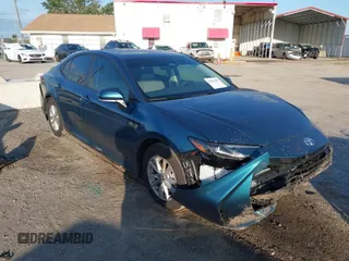 2025 Toyota Camry LE z VIN 4T1DAACK1SU568265, wystawiony jako IAAI lot #41997403 z przebiegiem 3 544 mil mil oraz . Historia ofert i sprzedaży dostępna na DreamBid. Obrazek 1.