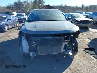 2024 Jeep Compass Latitude Lux z VIN 3C4NJDFN8RT602268, wystawiony jako IAAI lot #41449109 z przebiegiem 11 137 mil mil oraz . Historia ofert i sprzedaży dostępna na DreamBid. Obrazek 6.