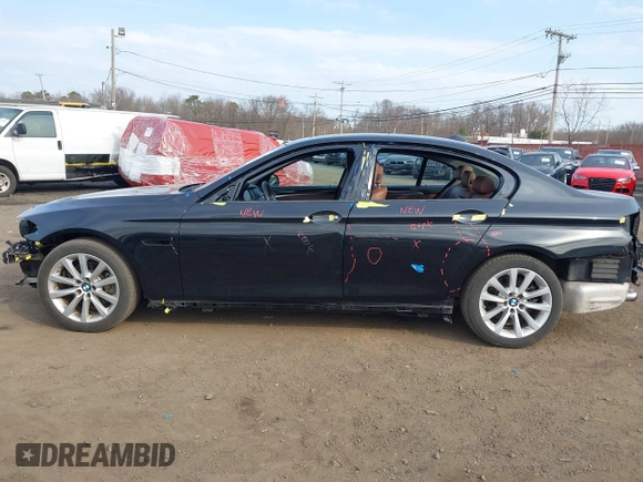 2013 BMW 5 Series 528i xDrive with VIN WBAXH5C54DD107785, listed as a IAAI auction lot 41781348 with 80,086 mi miles. Bid and sale history available at carsss.com. Image 21.