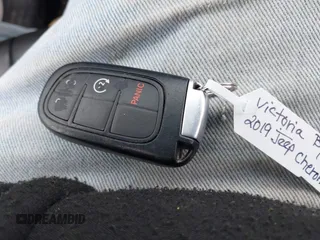 2019 Jeep Cherokee Altitude с VIN 1C4PJMLBXKD352384, выставлен на аукционе IAAI как лот 42059752 с пробегом 79 640 миль миль и . История ставок и продаж доступна на DreamBid. Изображение 11.