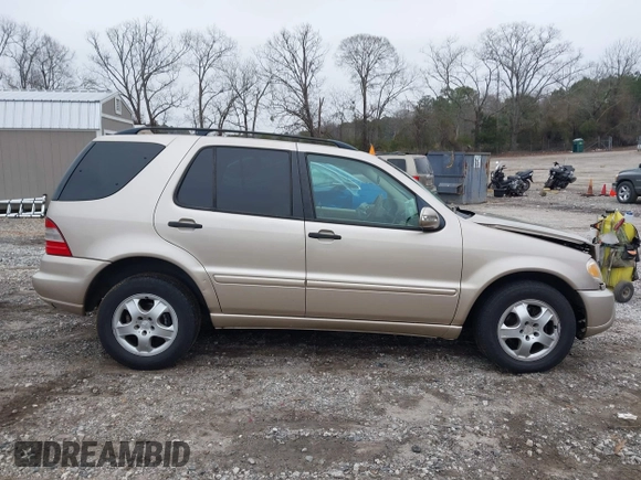 2003 Mercedes-Benz M-Class 3.2L with VIN 4JGAB54E43A383811, listed as a IAAI auction lot 41204136 with 209,327 mi miles. Bid and sale history available at carsss.com. Image 13.