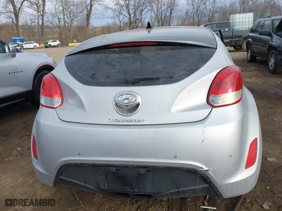2015 Hyundai Veloster RE:FLEX with VIN KMHTC6AD8FU233646, listed as a IAAI auction lot 41719338 with 171,110 mi miles. Bid and sale history available at carsss.com. Image 16.