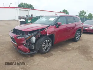 2021 Toyota Highlander XLE with VIN 5TDGZRBH4MS544628, listed as a IAAI auction lot 42495084 with 82,497 mi miles and . Bid and sale history available at DreamBid. Image 2.