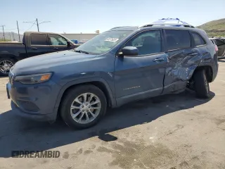 2020 Jeep Cherokee Latitude z VIN 1C4PJLCB0LD619317, wystawiony jako Copart lot #52575625 z przebiegiem 84 753 mil mil oraz Szkoda całkowita • Salvage title. Historia ofert i sprzedaży dostępna na DreamBid. Obrazek 1.