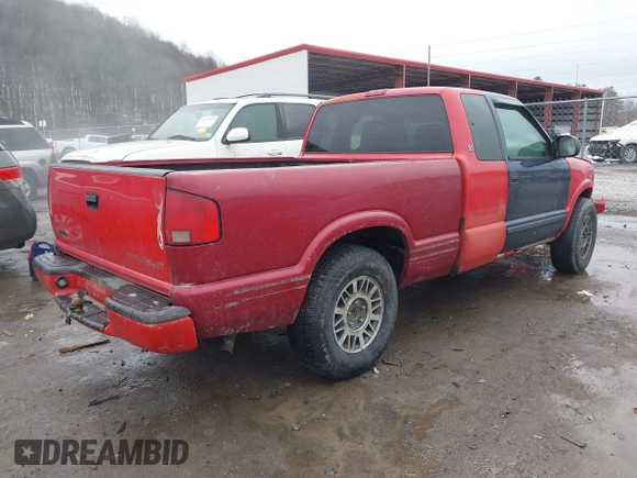 2002 GMC Sonoma SLS with VIN 1GTDT19WX28106238, listed as a IAAI auction lot 41559054 with 247,226 mi miles. Bid and sale history available at carsss.com. Image 4.