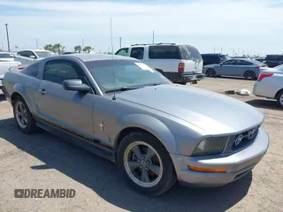 2006 Ford Mustang Standard with VIN 1ZVFT80N065224065, listed as a IAAI auction lot 42058487 with 211,640 mi miles. Bid and sale history available at carsss.com. Image 1.