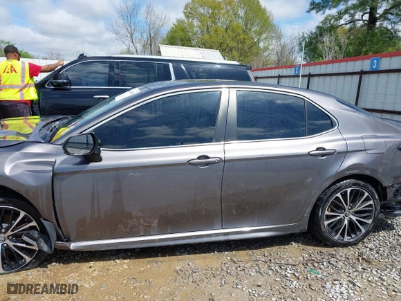 2018 Toyota Camry LE with VIN 4T1B11HK2JU578575, listed as a IAAI auction lot 41850389 with 213,235 mi miles. Bid and sale history available at carsss.com. Image 14.
