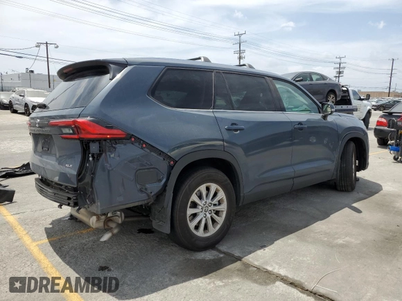 2024 Toyota Highlander XLE z VIN 5TDAAAA58RS001022, wystawiony jako Copart lot #56607315 z przebiegiem 10 763 mil mil oraz Szkoda całkowita • Salvage title. Historia ofert i sprzedaży dostępna na DreamBid. Obrazek 3.