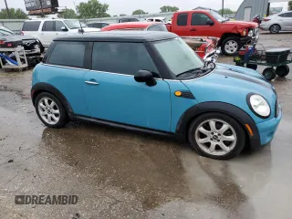 2009 MINI Hardtop z VIN WMWMF33539TT69470, wystawiony jako Copart lot #59624825 z przebiegiem 132 959 mil mil oraz Szkoda całkowita • Salvage title. Historia ofert i sprzedaży dostępna na DreamBid. Obrazek 4.