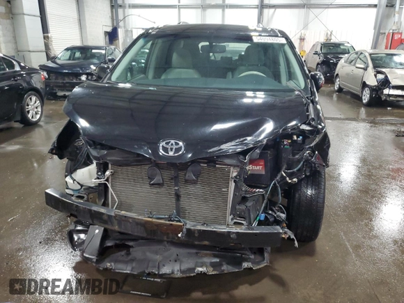 2014 Toyota Sienna LE AAS z VIN 5TDKK3DC0ES432309, wystawiony jako Copart lot #54094805 z przebiegiem 139 342 mil mil oraz Szkoda całkowita • Salvage title. Historia ofert i sprzedaży dostępna na DreamBid. Obrazek 5.