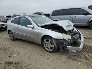 2004 Mercedes-Benz C 230 Kompressor z VIN WDBRN40J64A618916, wystawiony jako Copart lot #45373525 z przebiegiem 139 917 mil mil oraz Szkoda całkowita • Salvage title. Historia ofert i sprzedaży dostępna na DreamBid. Obrazek 4.