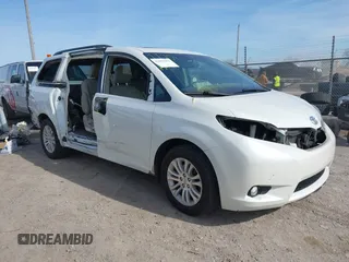 2017 Toyota Sienna XLE Auto Access Seat with VIN 5TDYZ3DC5HS855137, listed as a IAAI auction lot 41657651 with 97,850 mi miles. Bid and sale history available at carsss.com. Image 1.
