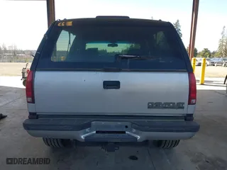 1996 Chevrolet Tahoe with VIN 3GNEK18R5TG157667, listed as a IAAI auction lot 41677181 with 190,849 mi miles. Bid and sale history available at carsss.com. Image 16.