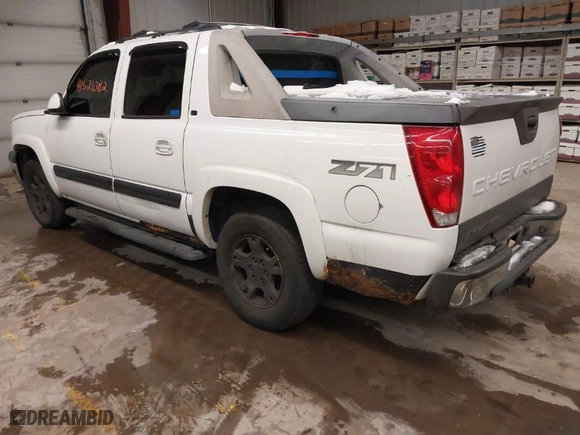 2005 Chevrolet Avalanche Z71 with VIN 3GNEK12Z45G285555, listed as a IAAI auction lot 41521082 with 235,615 mi miles. Bid and sale history available at carsss.com. Image 3.