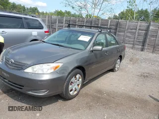 2002 Toyota Camry LE z VIN JTDBE32KX20070778, wystawiony jako IAAI lot #42389584 z przebiegiem 278 070 mil mil oraz . Historia ofert i sprzedaży dostępna na DreamBid. Obrazek 2.