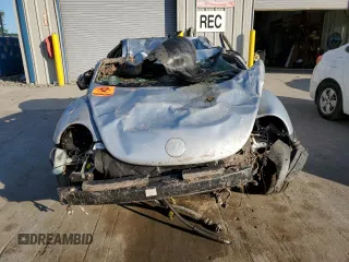 2005 Volkswagen New Beetle Coupe GL with VIN 3VWBK31C85M417588, listed as a Copart auction lot 64810204 with 0 mi miles and Salvage Title. Bid and sale history available at carsss.com. Image 5.