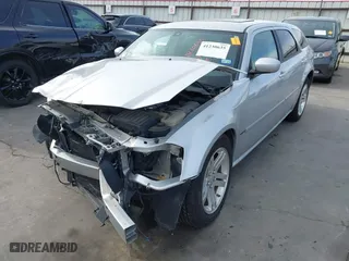 2007 Dodge Magnum R/T with VIN 2D4GV572X7H631139, listed as a IAAI auction lot 41230635 with 157,204 mi miles. Bid and sale history available at carsss.com. Image 2.