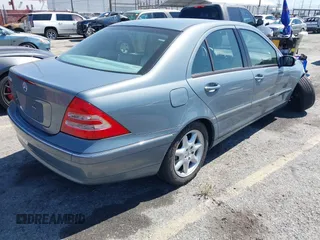 2004 Mercedes-Benz C 320 z VIN WDBRF64J34F501106, wystawiony jako IAAI lot #42313795 z przebiegiem 81 476 mil mil oraz . Historia ofert i sprzedaży dostępna na DreamBid. Obrazek 4.