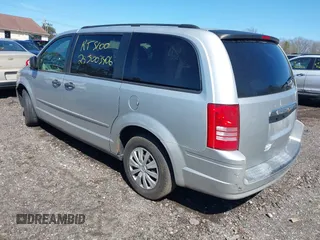 2008 Chrysler Town & Country LX with VIN 2A8HR44H38R761891, listed as a IAAI auction lot 41942405 with Not Provided miles and . Bid and sale history available at carsss.com. Image 3.