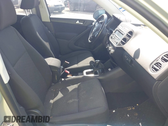 2013 Volkswagen Tiguan SE z VIN WVGBV7AX3DW502501, wystawiony jako IAAI lot #42827693 z przebiegiem 107 413 mil mil oraz . Historia ofert i sprzedaży dostępna na DreamBid. Obrazek 5.