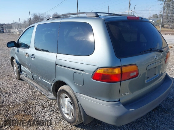 2000 Toyota Sienna CE with VIN 4T3ZF19C8YU272134, listed as a IAAI auction lot 41505762 with 234,706 mi miles. Bid and sale history available at carsss.com. Image 3.