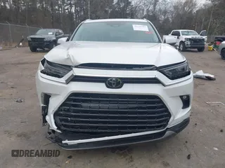 2024 Toyota Highlander XLE z VIN 5TDAAAA57RS001044, wystawiony jako IAAI lot #41132787 z przebiegiem 18 654 mil mil oraz . Historia ofert i sprzedaży dostępna na DreamBid. Obrazek 13.