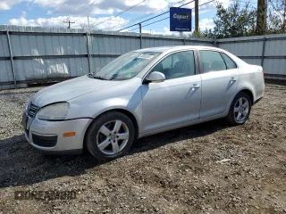 2008 Volkswagen Jetta SE с VIN 3VWRZ71K38M109760, выставлен на аукционе Copart как лот 46666555 с пробегом 133 747 миль миль и Списание • Salvage title. История ставок и продаж доступна на DreamBid. Изображение 1.