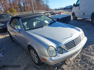 2001 Mercedes-Benz CLK-Class 3.2L with VIN WDBLK65G41T070258, listed as a IAAI auction lot 41292179 with 132,471 mi miles. Bid and sale history available at carsss.com. Image 1.