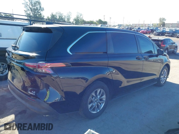 2021 Toyota Sienna LE with VIN 5TDKRKEC5MS043913, listed as a IAAI auction lot 40141863 with 89,439 mi miles. Bid and sale history available at carsss.com. Image 4.