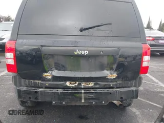 2017 Jeep Patriot Sport z VIN 1C4NJPBB9HD103349, wystawiony jako IAAI lot #41528460 z przebiegiem 122 026 mil mil oraz . Historia ofert i sprzedaży dostępna na DreamBid. Obrazek 6.