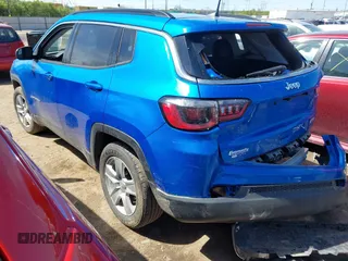 2022 Jeep Compass Latitude with VIN 3C4NJCBB9NT214210, listed as a IAAI auction lot 42039517 with 25,062 mi miles and . Bid and sale history available at carsss.com. Image 3.