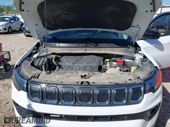 2022 Jeep Compass Latitude z VIN 3C4NJDBB2NT236443, wystawiony jako IAAI lot #42030411 z przebiegiem 57 223 mil mil oraz . Historia ofert i sprzedaży dostępna na DreamBid. Obrazek 10.