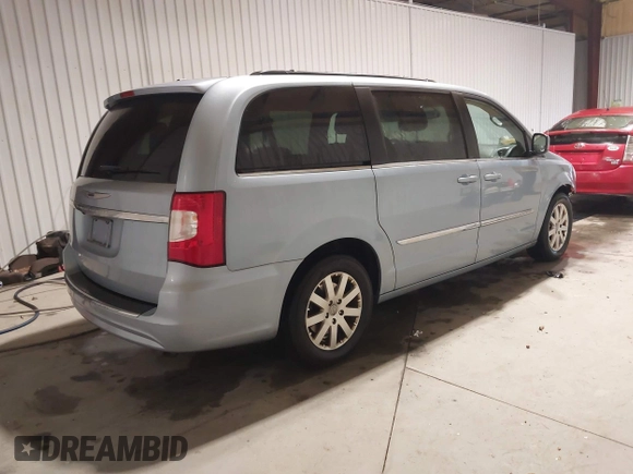 2013 Chrysler Town & Country Touring with VIN 2C4RC1BG8DR689862, listed as a IAAI auction lot 41082531 with 181,447 mi miles. Bid and sale history available at carsss.com. Image 4.