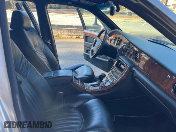 1999 Bentley Arnage with VIN SCBLB51E9XCX01954, listed as a Copart auction lot 46446125 with 81,913 mi miles and Clean Title. Bid and sale history available at DreamBid. Image 5.