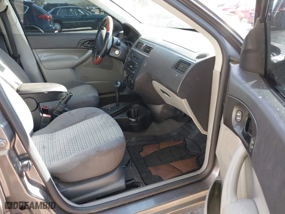 2007 Ford Focus S with VIN 1FAFP34N87W211893, listed as a IAAI auction lot 41861386 with 511,418 mi miles. Bid and sale history available at carsss.com. Image 5.